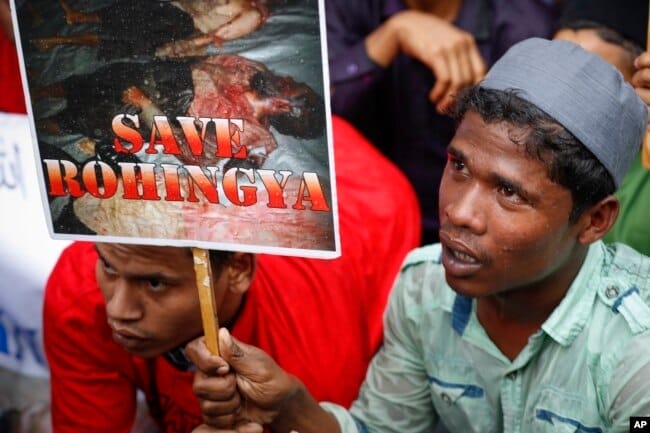 An ethnic Rohingya holds a placard during protest after prayers outside the Myanmar Embassy in Kuala Lumpur, Malaysia, Nov. 25, 2016. (Image: VOA)