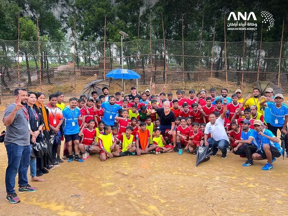 Rohingya refugees and the Australian delegation in Bangladesh camps (Image: ANA)