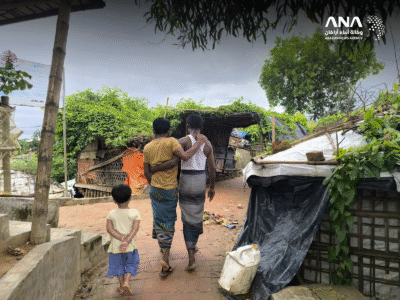 Rohingyas head to MSF hospital in Cox's Bazar to get medications (Image: ANA)