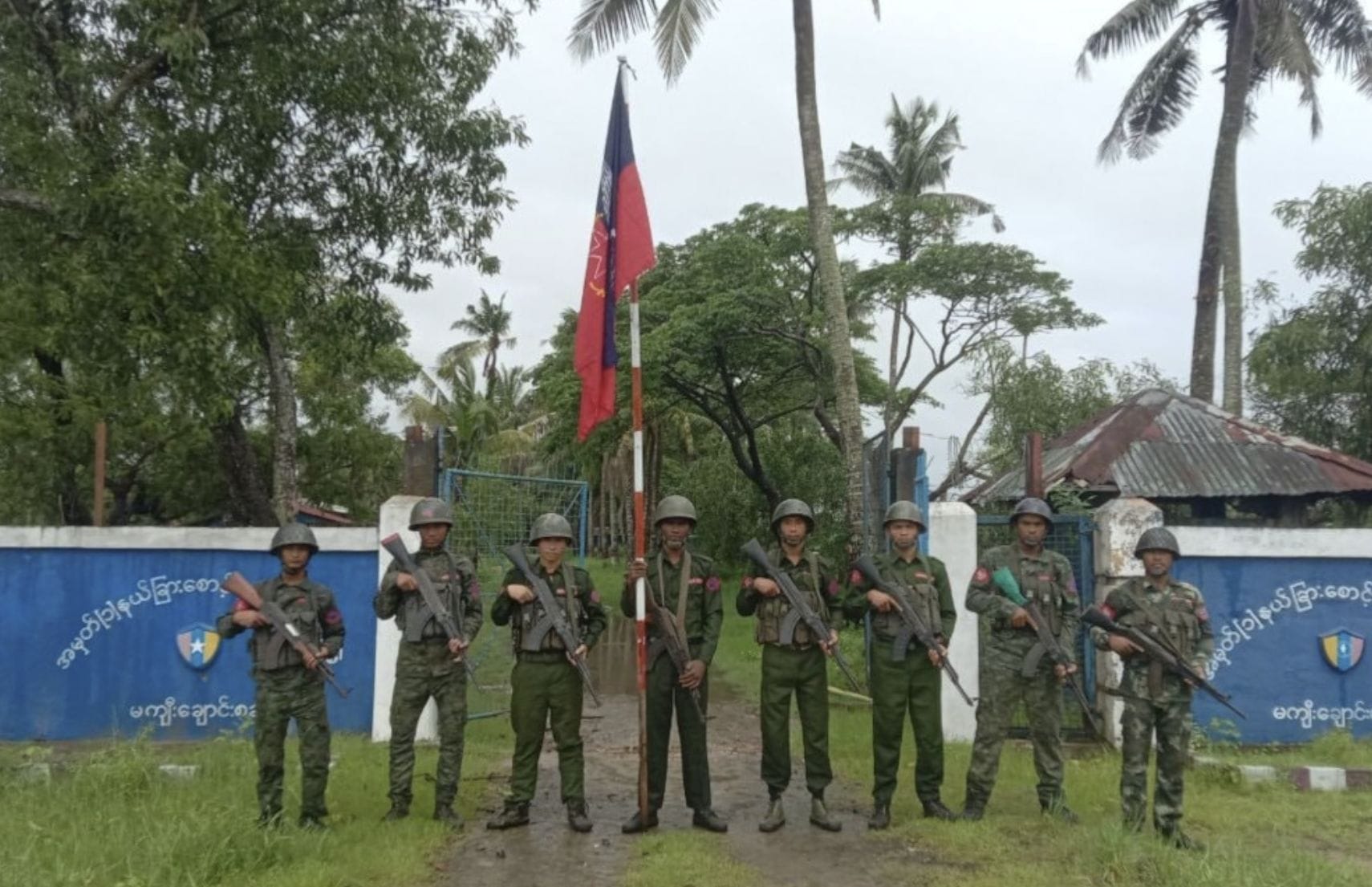 Arakan Army soldiers after seizing a Myanmar army camp in Maungdaw, 11-7-2024 (Image: AA)