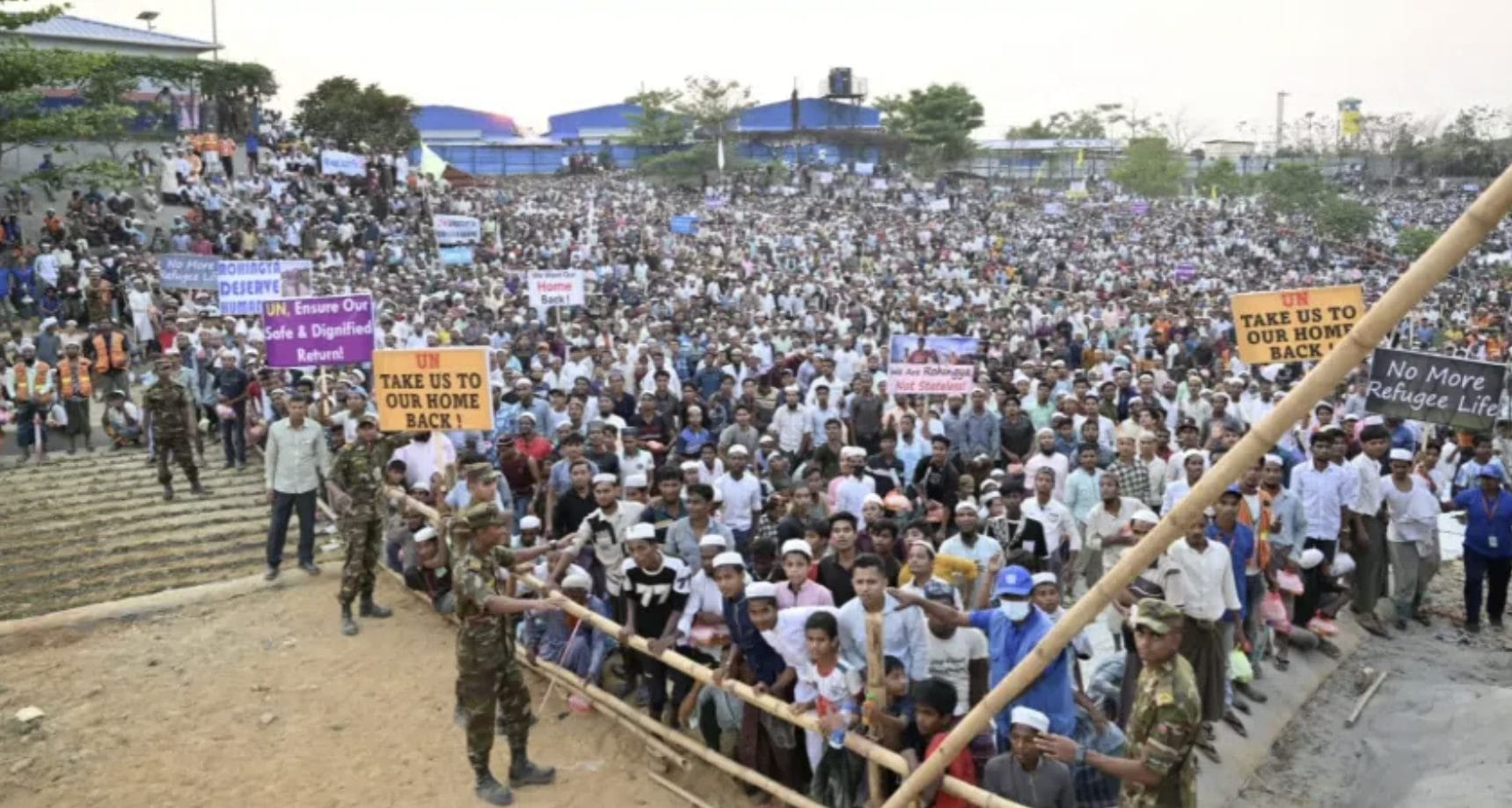 Thousands of Rohingya gathering in Bangladesh camps during the visit of the UN Secretary General (Image: UNB)