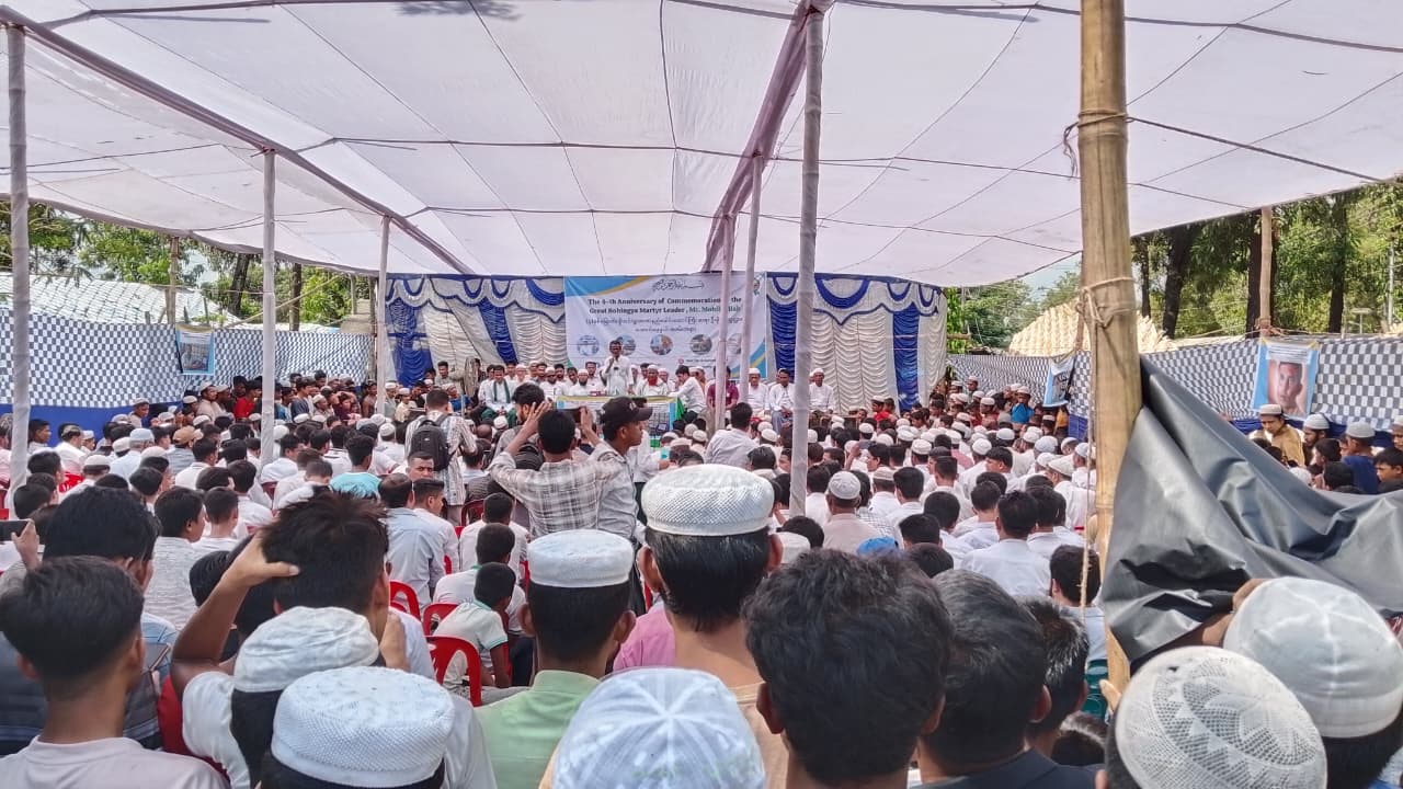 Hundreds of Rohingya refugees commemorate the leading activist's death (Image: ANA)