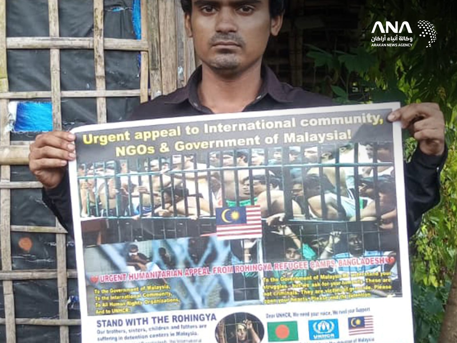 Rohingya refugees hold photos of detainees in Malaysia and demand their release (Photo: ANA)